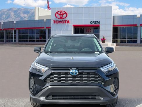 Used 2024 Toyota RAV4 LE AWD/4WD image 2