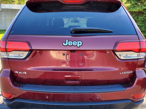Used 2020 Jeep Grand Cherokee Laredo AWD/4WD image 13