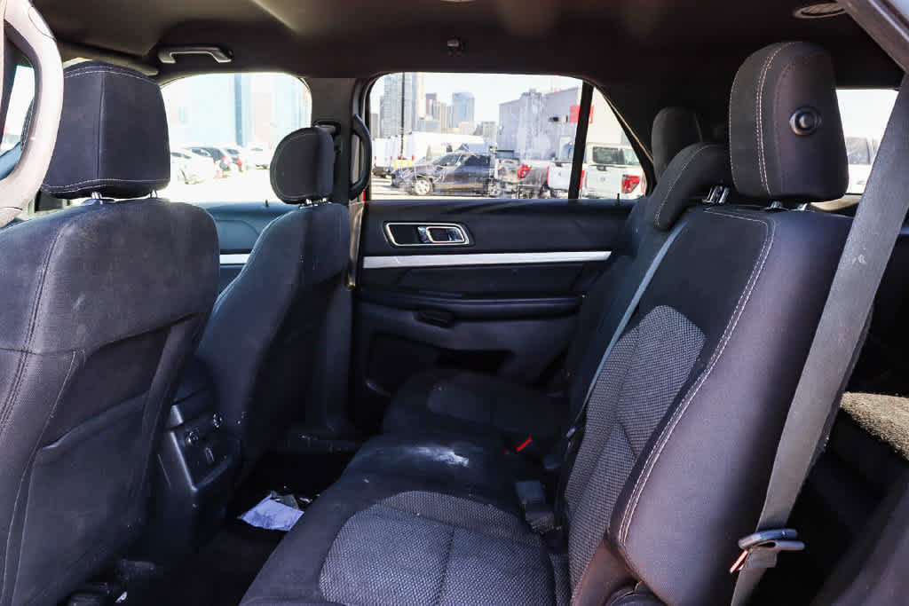 Used 2017 Ford Explorer XLT FWD image 17