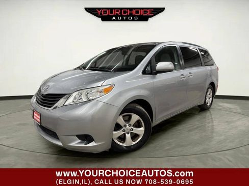 Used 2014 Toyota Sienna LE FWD image 1