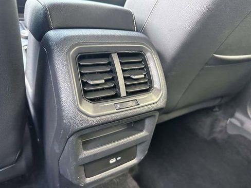 Used 2024 Volkswagen Taos SE image 10