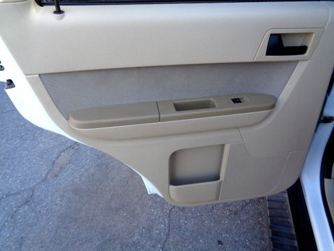 Used 2012 Ford Escape XLT image 19