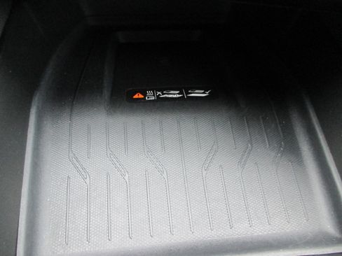 Used 2025 Chevrolet Equinox EV LT w/ Convenience Package image 18