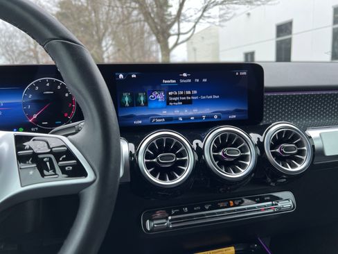 Certified 2025 Mercedes-Benz GLB 250 4MATIC image 31