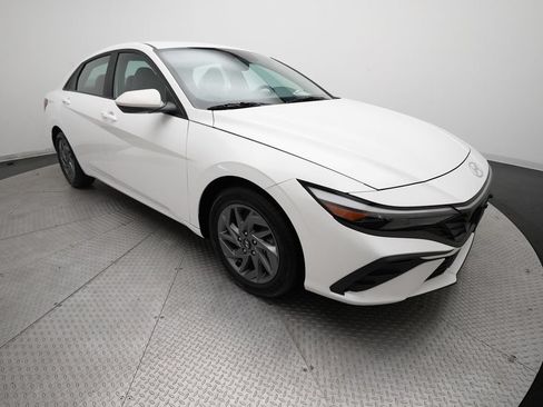 Used 2024 Hyundai Elantra SEL FWD image 35