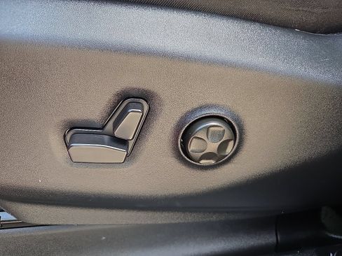 Used 2025 Chrysler Pacifica Select FWD image 17