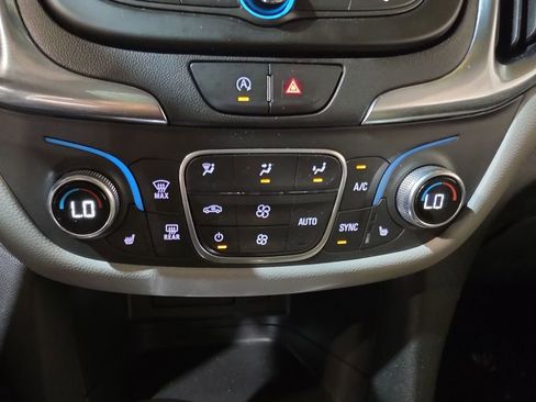 Used 2022 Chevrolet Equinox LT FWD image 17