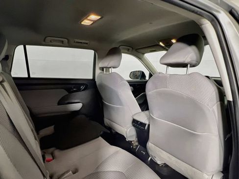 Used 2023 Toyota Highlander L FWD image 10