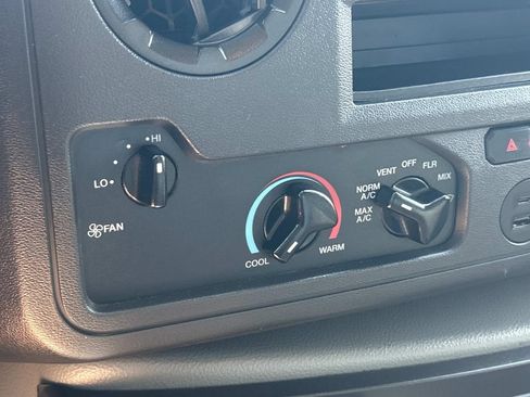 Used 2022 Ford E-350 and Econoline 350 Super Duty RWD image 31