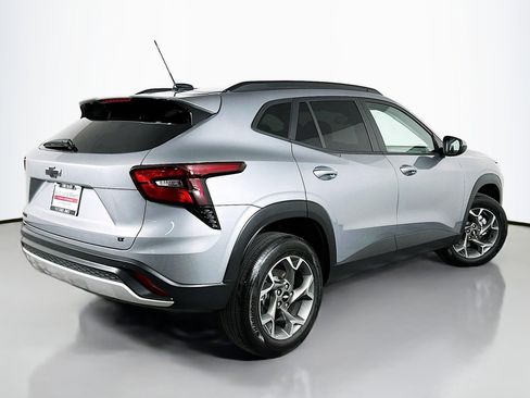 Used 2025 Chevrolet Trax LT w/ Driver Confidence Package image 14