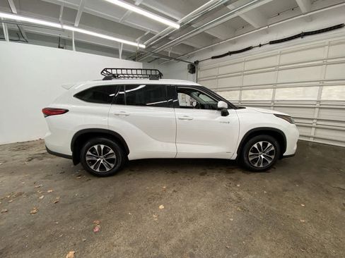 Used 2021 Toyota Highlander XLE image 7