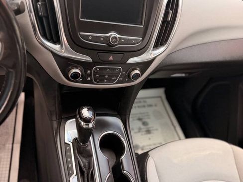 Used 2019 Chevrolet Equinox LT FWD image 18
