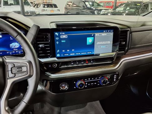 Used 2022 Chevrolet Silverado 1500 LT image 11