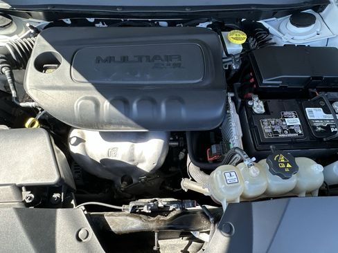 Used 2019 Jeep Cherokee Limited image 18