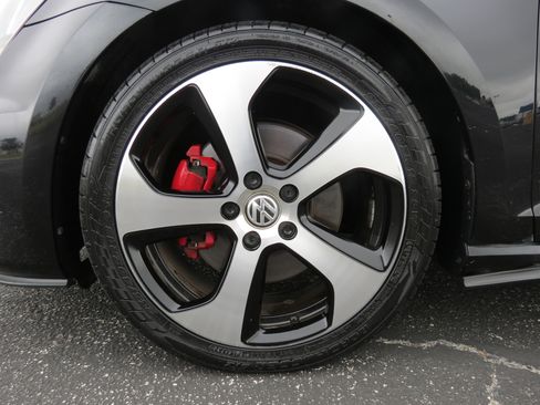 Used 2015 Volkswagen GTI SE FWD image 9