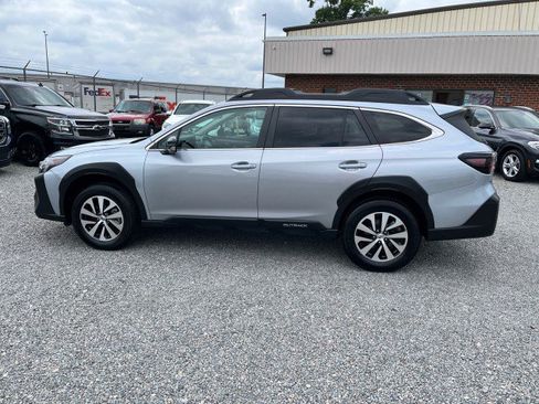 Used 2023 Subaru Outback Premium AWD/4WD image 10