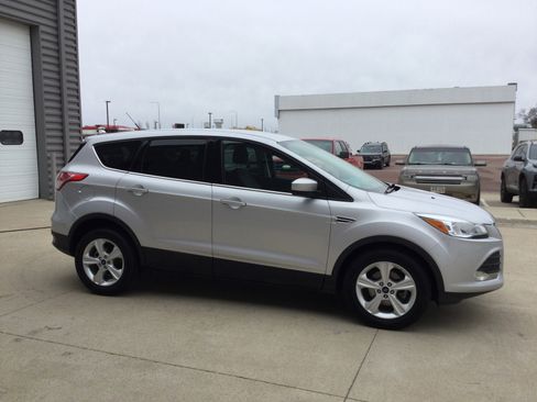 Used 2016 Ford Escape SE image 3