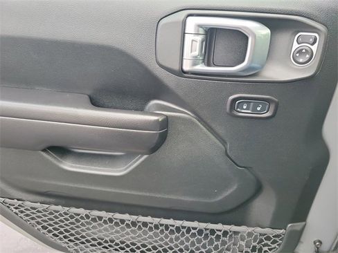 Used 2020 Jeep Wrangler Unlimited Willys image 22
