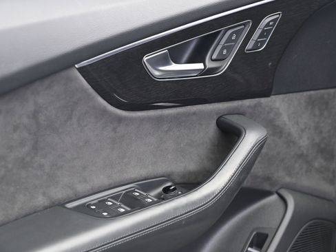 Used 2020 Audi Q8 Prestige w/ Prestige Package image 27