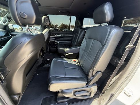 Used 2022 Jeep Wagoneer Series III w/ Premium Group I RWD image 30