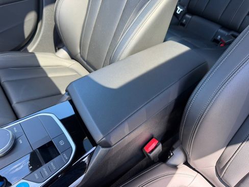 Used 2022 BMW i4 eDrive40 w/ Premium Package image 32