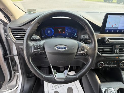 Used 2020 Ford Escape Titanium AWD/4WD image 17