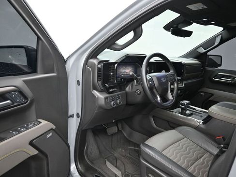 Used 2025 Chevrolet Silverado 1500 ZR2 w/ Technology Package image 10
