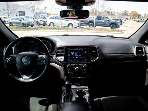 Used 2021 Jeep Grand Cherokee Freedom Edition image 28