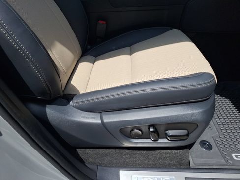Used 2024 Lexus GX 550 AWD/4WD image 32