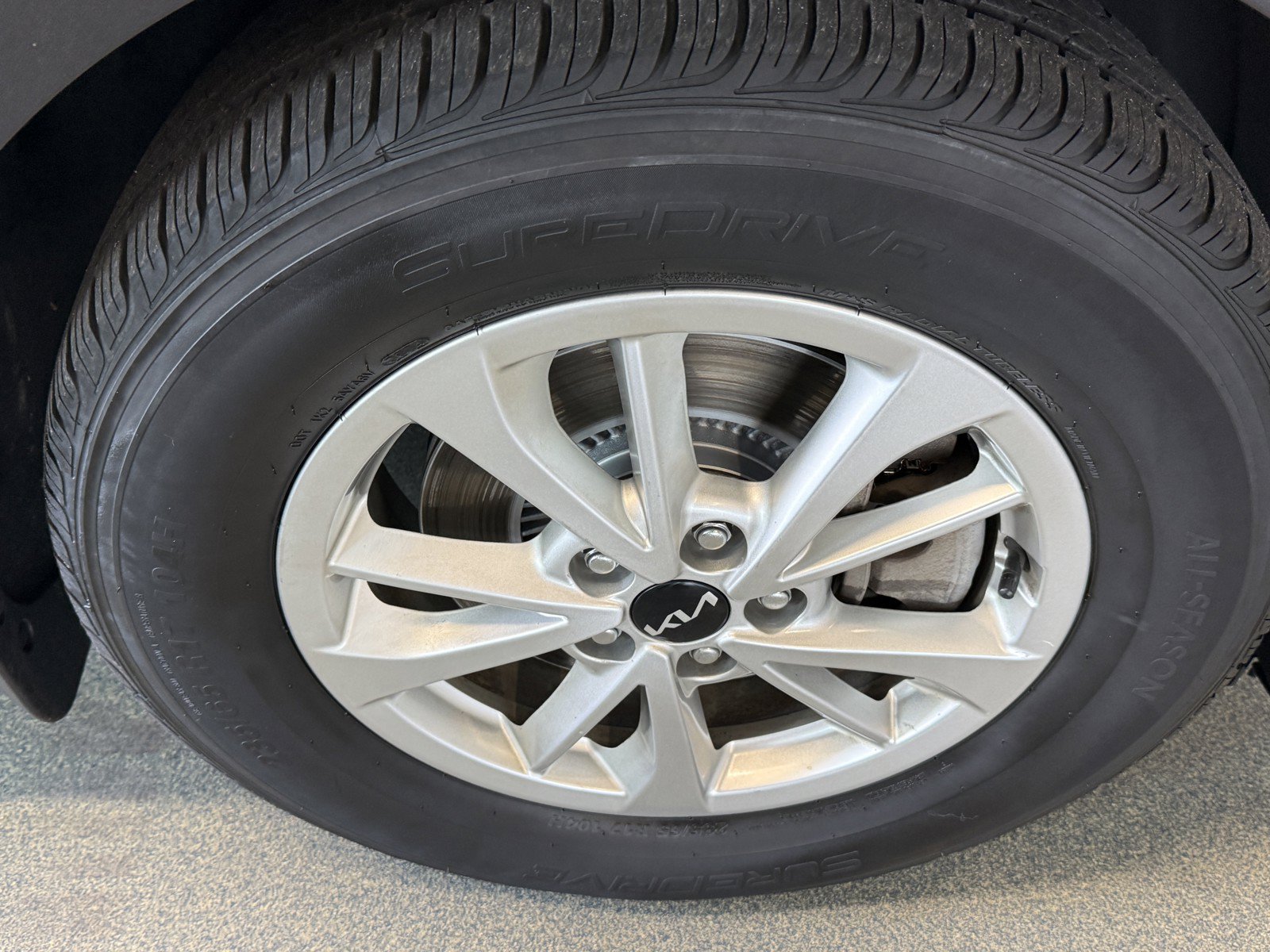 Used 2023 Kia Carnival LX FWD image 34