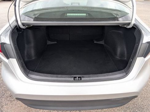 Used 2025 Toyota Corolla LE FWD image 20