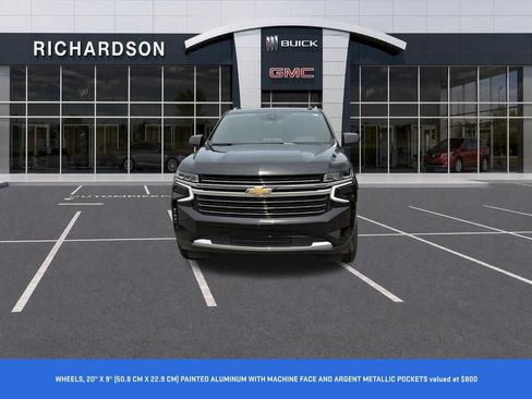 Used 2022 Chevrolet Suburban LT w/ Luxury Package AWD/4WD image 3