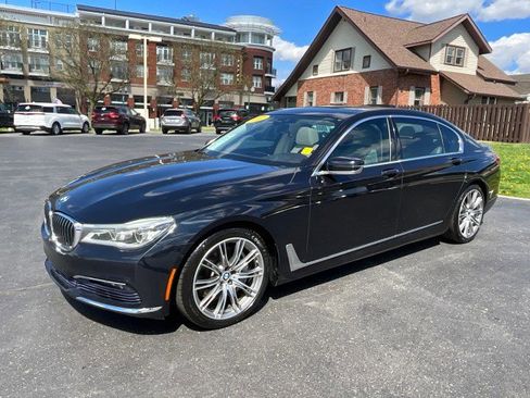 Used 2017 BMW 750i RWD image 2