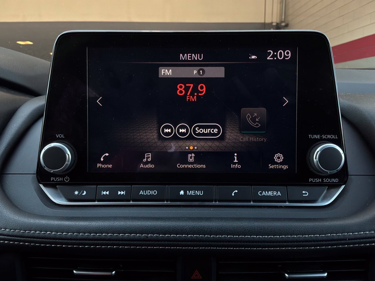 Used 2025 Nissan Rogue SV FWD image 32
