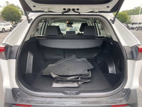 Used 2021 Toyota RAV4 XLE FWD image 10