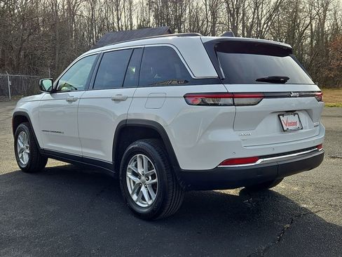 Used 2023 Jeep Grand Cherokee Laredo image 4