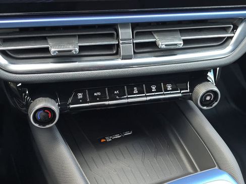 New 2026 Chevrolet Equinox EV LT image 21