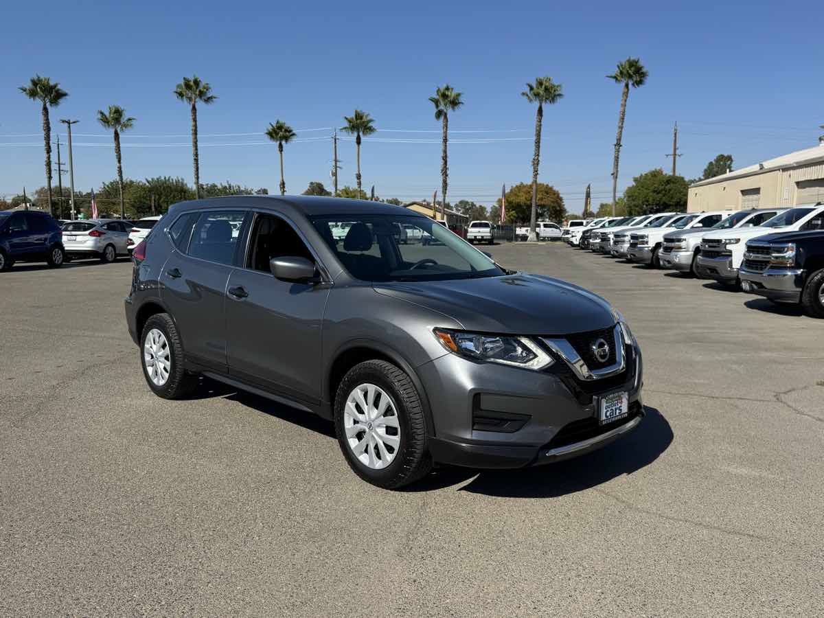 Used 2017 Nissan Rogue S AWD/4WD image 2