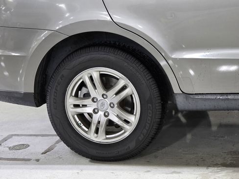 Used 2011 Hyundai Santa Fe GLS image 9