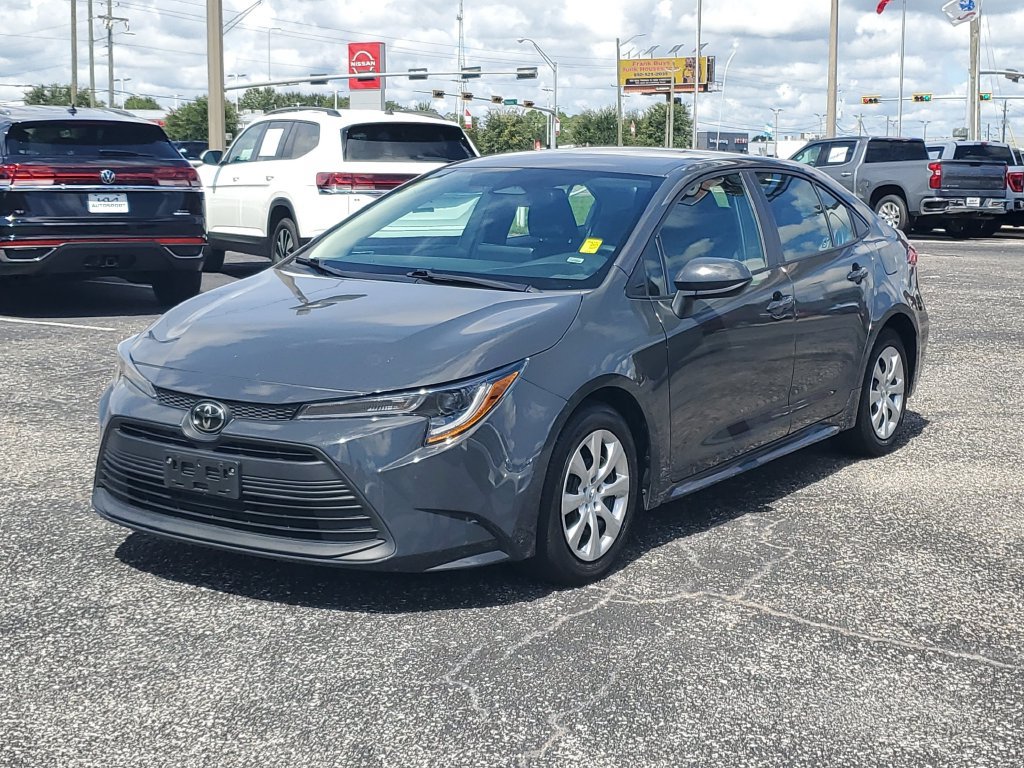 Used 2024 Toyota Corolla LE FWD image 2