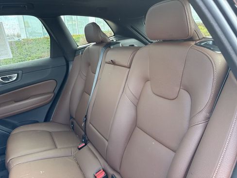 Used 2023 Volvo XC60 B5 Plus image 29