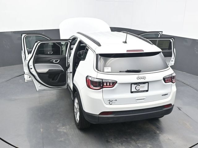Used 2024 Jeep Compass Latitude AWD/4WD image 72