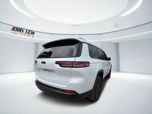 New 2025 Jeep Grand Cherokee L Altitude image 3