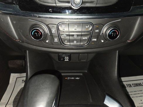 Used 2023 Chevrolet Traverse RS image 24