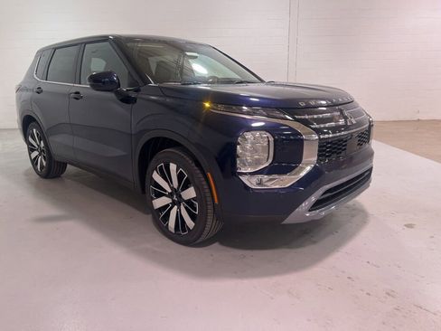 New 2025 Mitsubishi Outlander SE image 1
