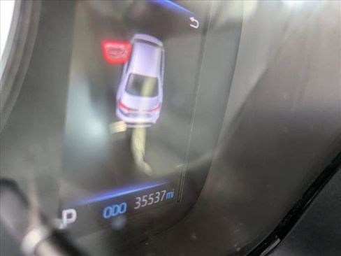 Used 2021 Toyota Corolla LE image 12