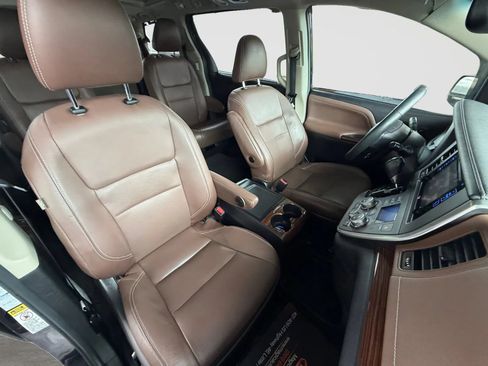 Used 2017 Toyota Sienna XLE Premium AWD/4WD image 23