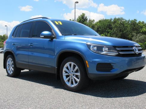 Used 2017 Volkswagen Tiguan Limited w/ Premium Package FWD image 1