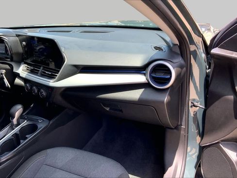 Used 2025 Chevrolet Trax LS FWD image 18