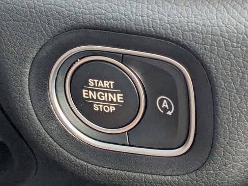 Used 2025 Mercedes-Benz GLS 450 4MATIC image 18